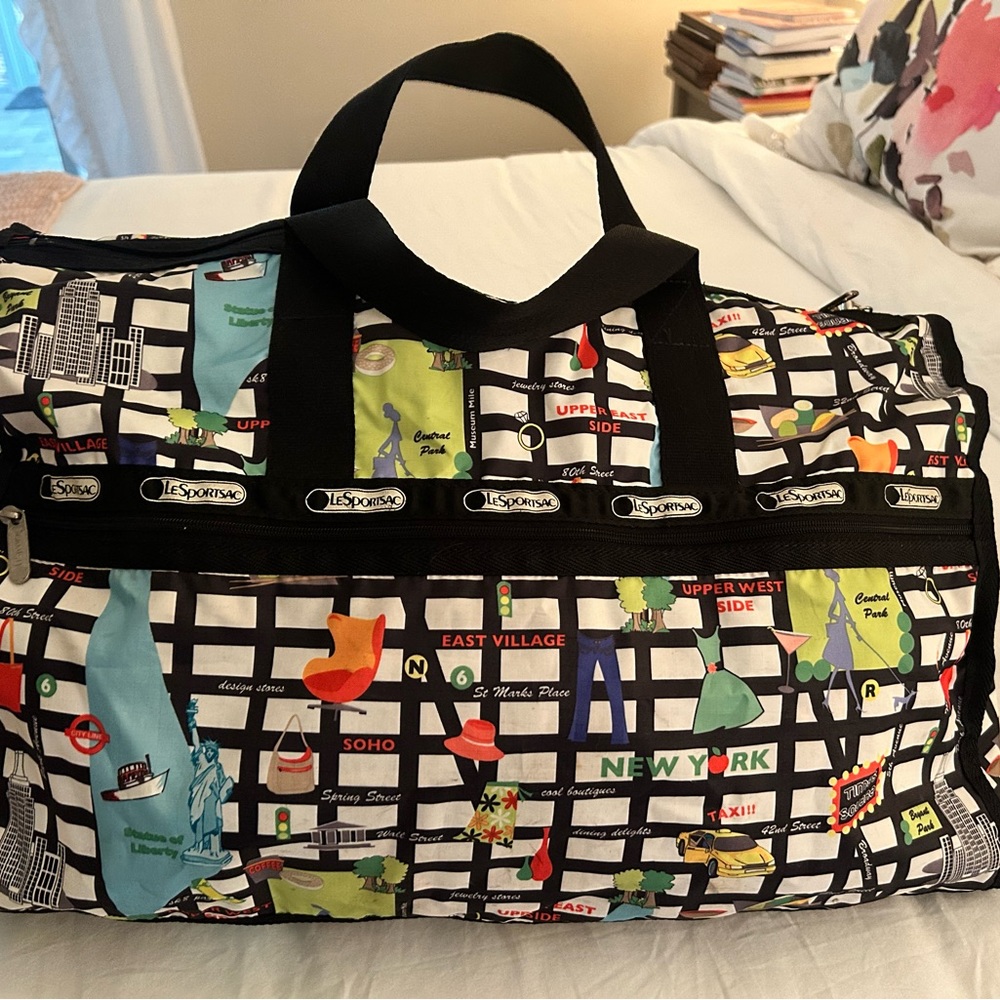 Lesportsac New York City Street large duffle bag 🗽🍎